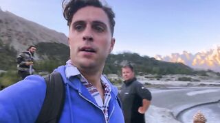Travel pakistan.