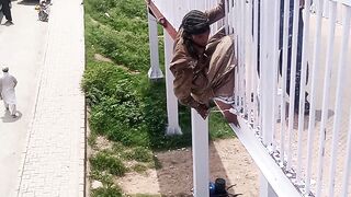 Dangerous work... labour life ..https://youtube.com/@pakistanisairsapatee