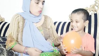 mummy ne zainab ko diya magic se bht bada balloon ????????