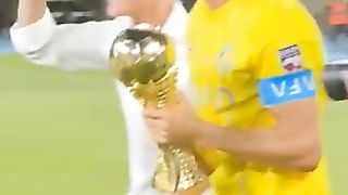 شاهد حتفالية رونالدو مع الكأس ????????