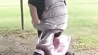 woman and moped   ( пиши, как бы ты назвал это видео? )