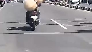 Kazekage Gaara sekarang naik motor