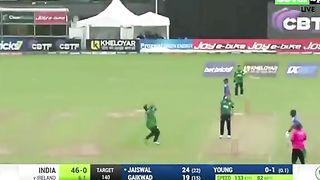 Back to back wickets India in trouble