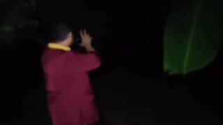 Tarik batu telor hitam keluar percikan api