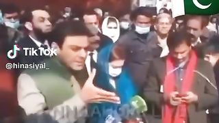 Yaar Aisay Logun Ko Sharam Bhee Nain Aati