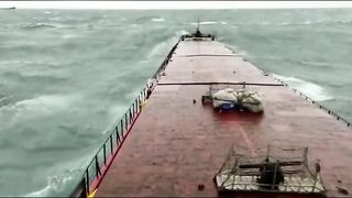 The breaking moment of the ship that buried three people