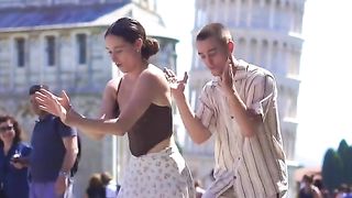 Todo mundo está dançando essa música