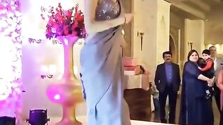 Omg beauty dance on floor