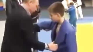 Vladimir Putin teaches a kid Judo???? #shorts #shortsfeed #vladimirputin #putin #judo #ufc #mma #viral