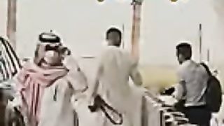 شاهد رونالدو يظهر بالزي العربي ????????