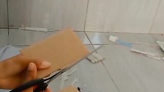 Membuat kerajinan fungsi pakai tempat pensil