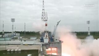 How will Russia's lunar crash affect its space program?