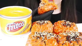 Mukbang makanan besar