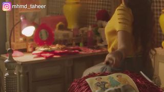 بتعرف إن خطيبها مش عايزها تشتغل فبتقرر تهرب منه يوم الفرح. سيب وانا اسيب