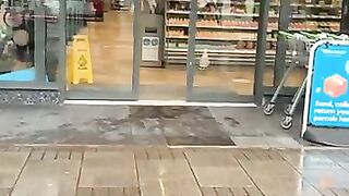 ???? Funny | Feathered Foodie: Bird Tries to Steal Store Food, Evoking Diverse Reactions | FunFM