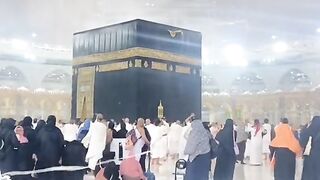 Heavy raining in Mecca Sharif