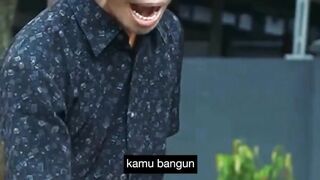 Anak pengkor dikasarin sama bapaknya
