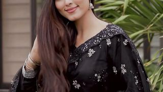 Pakistani actress Amnayouzasaif