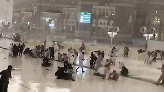 Mkkah me barish o  toofan