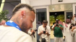 Neymar greets fans upon arrival in Riyadh ahead of unveiling ceremony