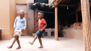 Les enfants dansent.