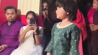 Viral dance of little girl..❤️ Shakir Batagund