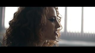Jess Glynne - Don't Be So Hard On Yourself [Official Video]
