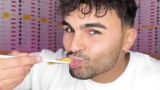 Challenge emoji eating