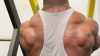 He Has The Biggest Neck In The World.mp4