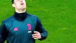 Christiano Ronaldo warming up
