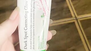 help visibly minimize enlarged pores, tighten lax or stretched out pores, improve uneven skin tone, soften fine lines and wrinkles,