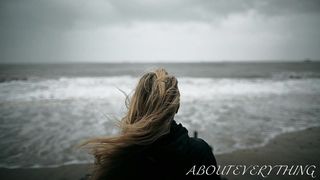 Insanely beautiful music penetrates the soul, listen to the unparalleled atmosphere!