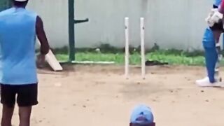 Virat Kohli Funny Impression to Hardik Pandya Stare