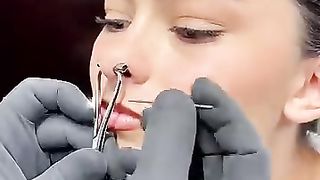 Whaou Elle se fait percer le nez !????????????
