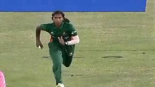 Austrilian Female Cricketer making fun of opponent Fast bowler