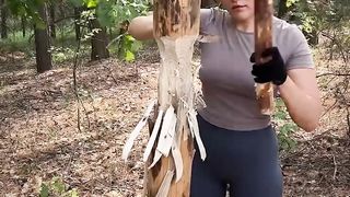 Pretty Woman know how to handle Knife