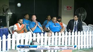 Bhuvneshwar Kumar cleaned the stumps..!