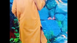 Larka Murgee ka 7000Rs Bata Raha hy.