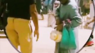 Pakistan Kay police itnay bookhay hay k ghareeb ko bhi nahi chor rahay hay