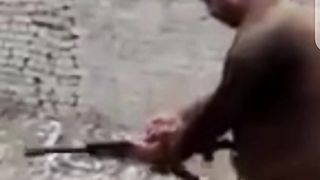 اس بندے کا نشانہ چیک کریں اور اپنی رائے دیں