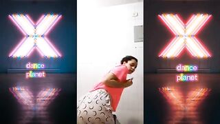 CUTE TIKTOK GIRL TWERK IN SHORTS