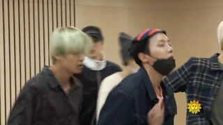 BTS rehearses choreography of _Boy With Luv_
