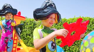 Diana and Roma Water Balloons PlayDate with Baby Oliver.mp4