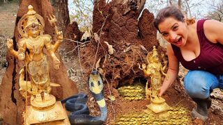 SEE HOW I FOUND A MYSTERIOUS TREASURE IN THIS ANT HILL | UNDERWORLD