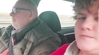 Elle pète dans sa voiture, il pète un cable