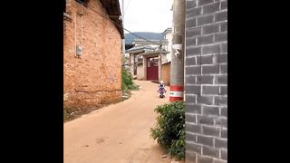 Anak Ultraman lagi bermain (Ultraman's son is playing)