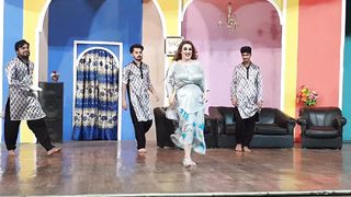 Afreen_Khan_,_Kai_Manjiyan_Tapniya_Paiya_._4K(1080p).
