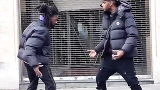 chaque paie à sa façon de se disputer ! ????.