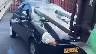 NE TOUCHEZ PAS À MA VOITURE ???? #shorts #funny #viral.