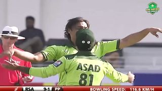 Shoaib Akhtar best bowling by Pakistan vs South Africa 3rd ODI cricket match 201